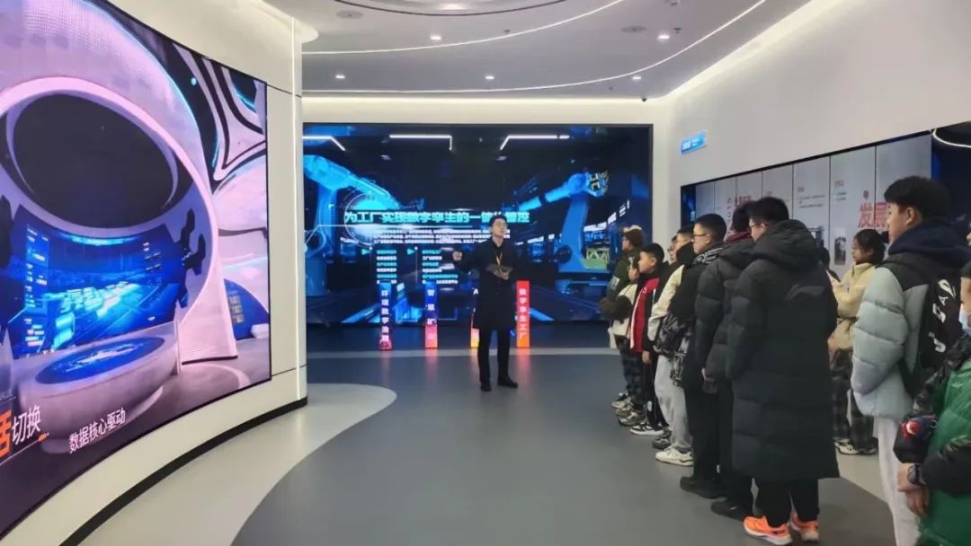 践行公益 彰显担当！！！z6com·尊龙凯时数字联合爱心组织举办数字科普体验活动
